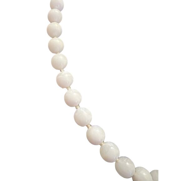 Timeless Faux Pearl Necklace - Picture 6 of 7